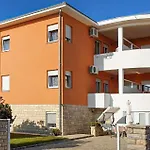 2 Bedroom Beautiful In Biograd Daire Biograd Na Moru