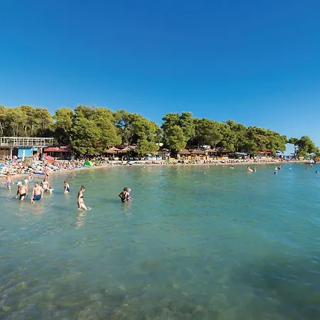 2 Bedroom Beautiful In Biograd Daire