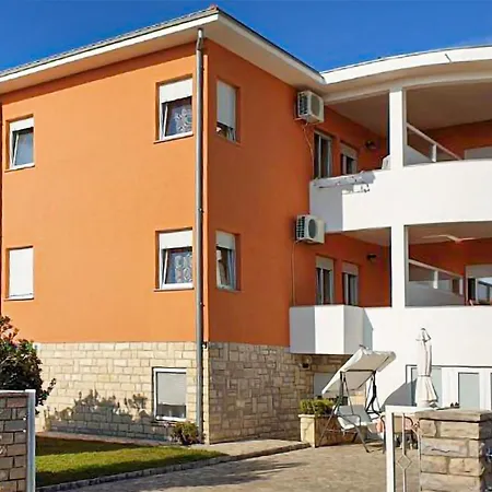 2 Bedroom Beautiful In Biograd Apartament Biograd Na Moru